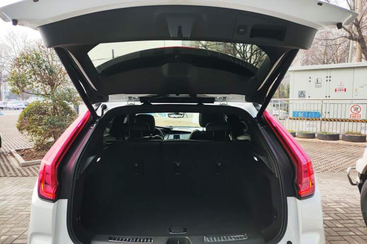 Used Cadillac XT4 2020 28T Two-Wheel-Drive Leading Version Trunk