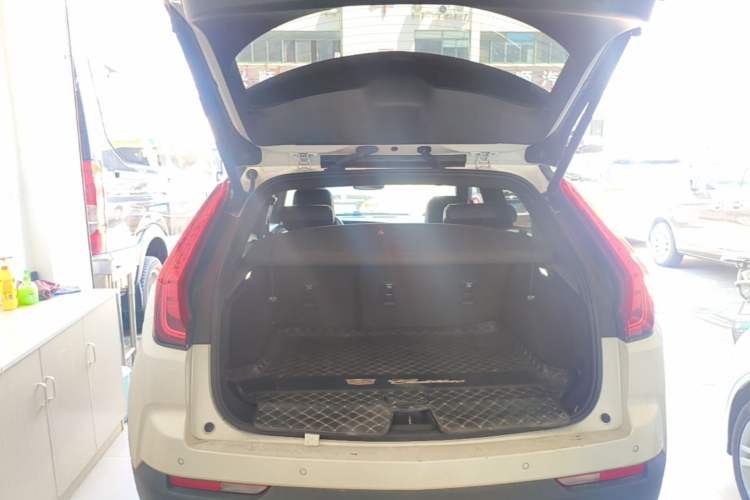 Used Cadillac XT4 2020 Revised Version 28T Two-Wheel Drive Luxury Edition Trunk
