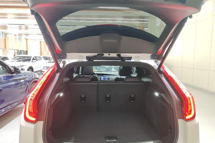 Used Cadillac XT4 2020 28T Two-Wheel-Drive Leading Version Trunk