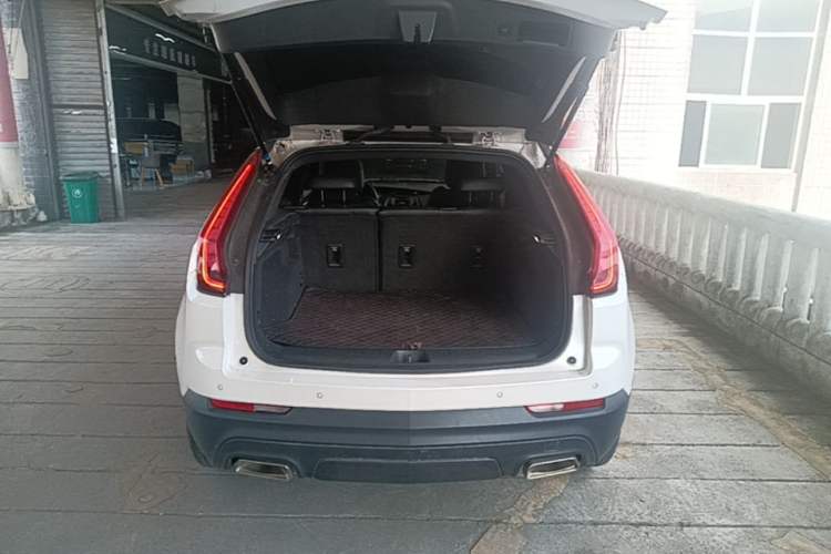 Used Cadillac XT4 2020 Revised Version 28T Two-Wheel Drive Tech Edition Trunk