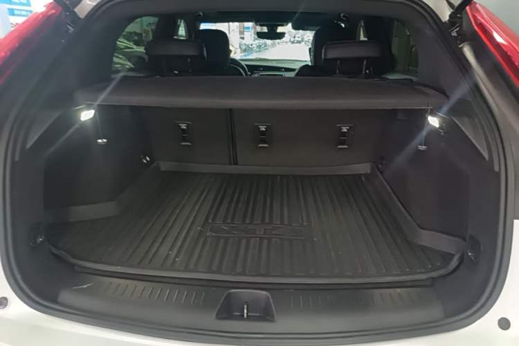 Used Cadillac XT4 2020 Revised Version 28T Two-Wheel Drive Tech Edition Trunk
