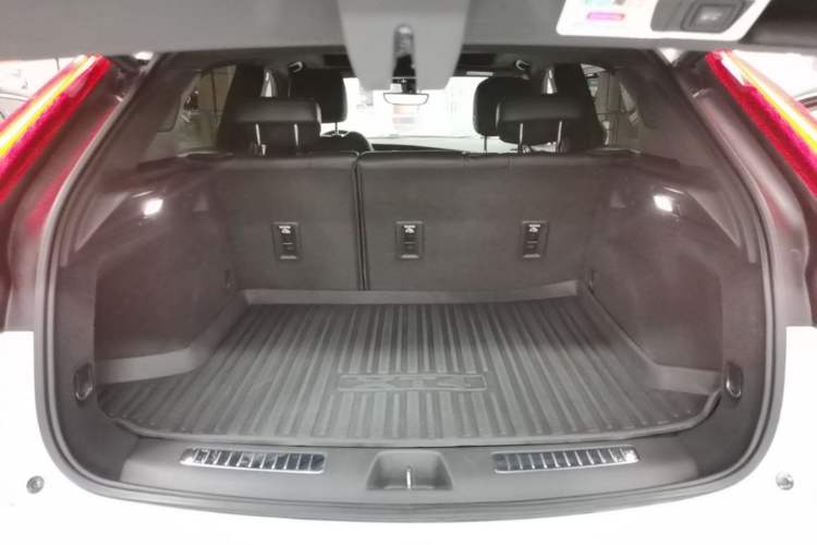 Used Cadillac XT4 2020 Revised Version 28T Two-Wheel Drive Leading Edition Trunk