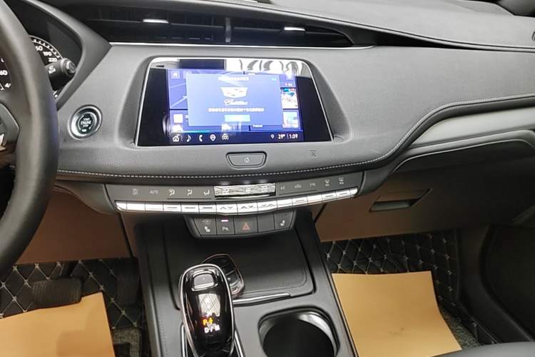 Used Cadillac XT4 2021 28T Two-Wheel Drive Leading Version Audio And AC Panel