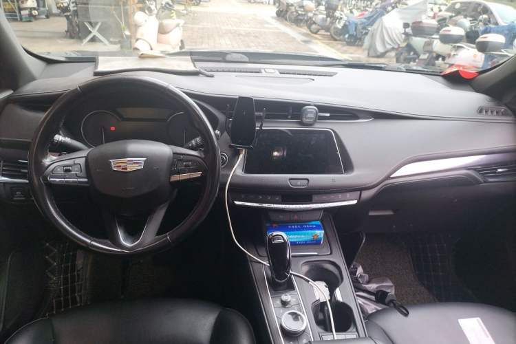 Used Cadillac XT4 2021 28T Two-Wheel Drive Tech Edition Center Console