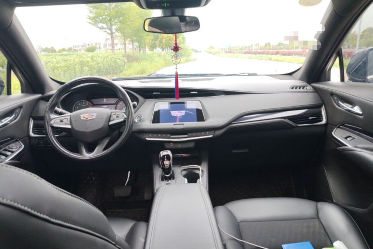 Used Cadillac XT4 2021 28T Two-Wheel Drive Tech Edition Center Console