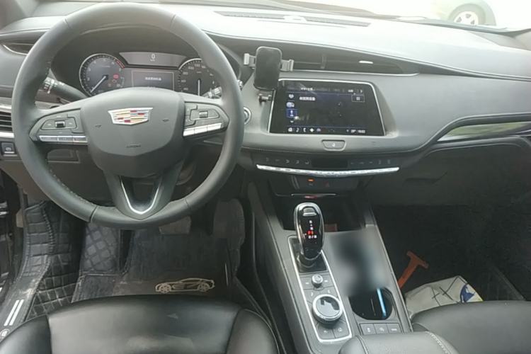Used Cadillac XT4 2021 28T Two-Wheel Drive Tech Edition Center Console