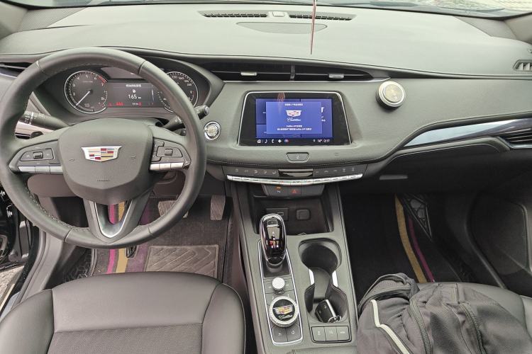 Used Cadillac XT4 2021 28T Two-Wheel Drive Tech Edition Center Console