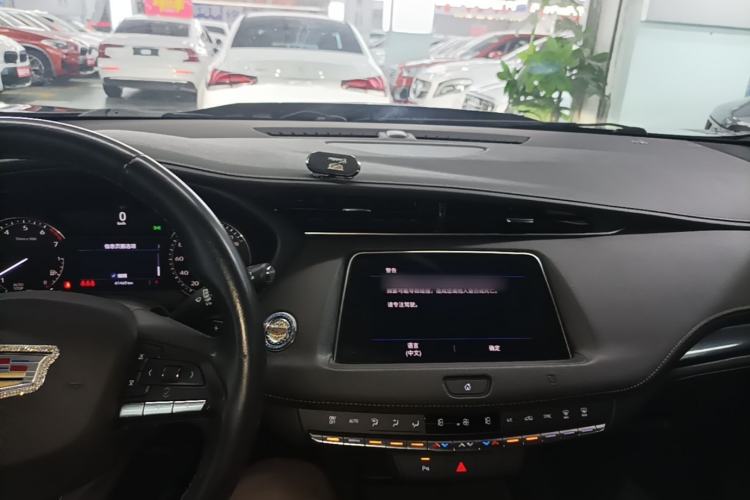Used Cadillac XT4 2021 28T Two-Wheel Drive Tech Edition Center Console