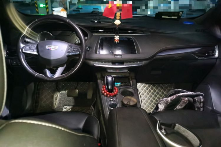 Used Cadillac XT4 2021 28T Two-Wheel Drive Tech Edition Center Console