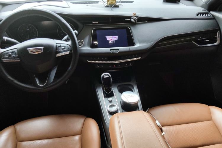 Used Cadillac XT4 2021 28T Four-Wheel Drive Platinum Edition Center Console
