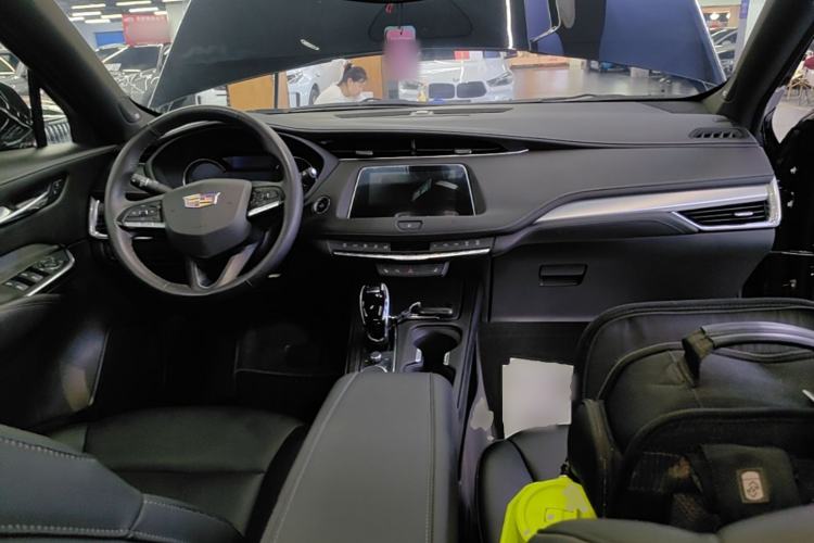 Used Cadillac XT4 2021 28T Two-Wheel Drive Leading Version Center Console