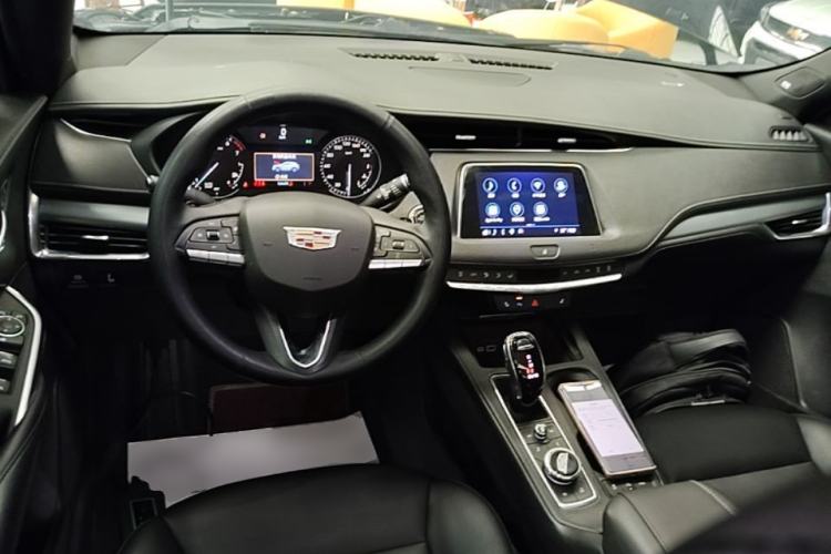 Used Cadillac XT4 2021 28T Two-Wheel Drive Leading Version Center Console
