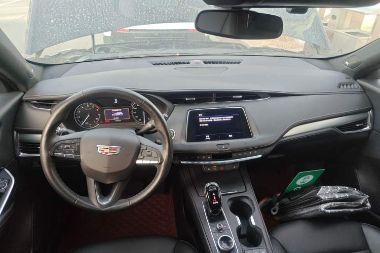 Used Cadillac XT4 2021 28T Two-Wheel Drive Luxury Version Center Console