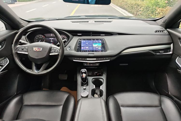 Used Cadillac XT4 2021 28T Two-Wheel Drive Leading Version Center Console