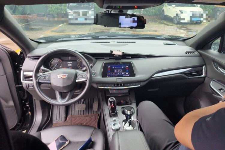 Used Cadillac XT4 2021 28T Two-Wheel Drive Tech Edition Center Console