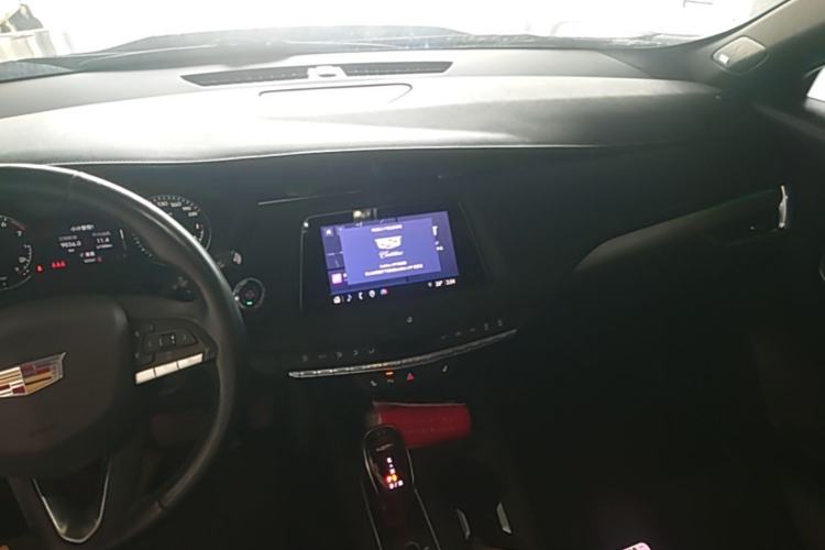 Used Cadillac XT4 2021 28T Two-Wheel Drive Leading Version Center Console