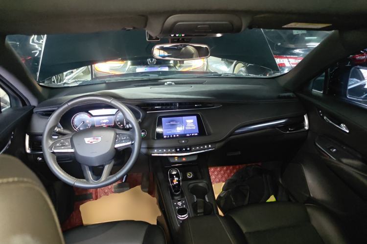 Used Cadillac XT4 2021 28T Two-Wheel Drive Tech Edition Center Console