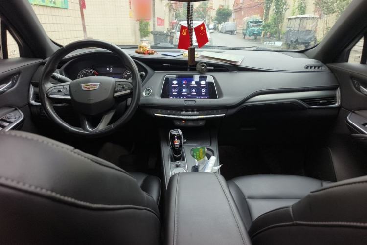Used Cadillac XT4 2021 28T Two-Wheel Drive Luxury Version Center Console