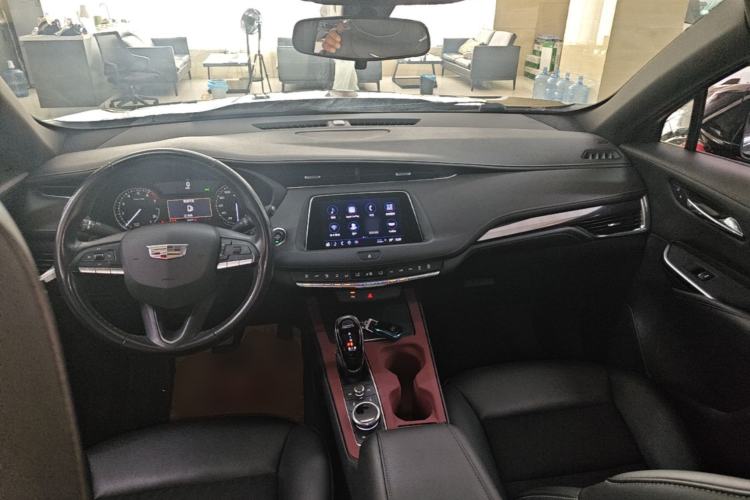 Used Cadillac XT4 2021 28T Two-Wheel Drive Tech Edition Center Console