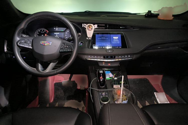 Used Cadillac XT4 2021 28T Two-Wheel Drive Tech Edition Center Console