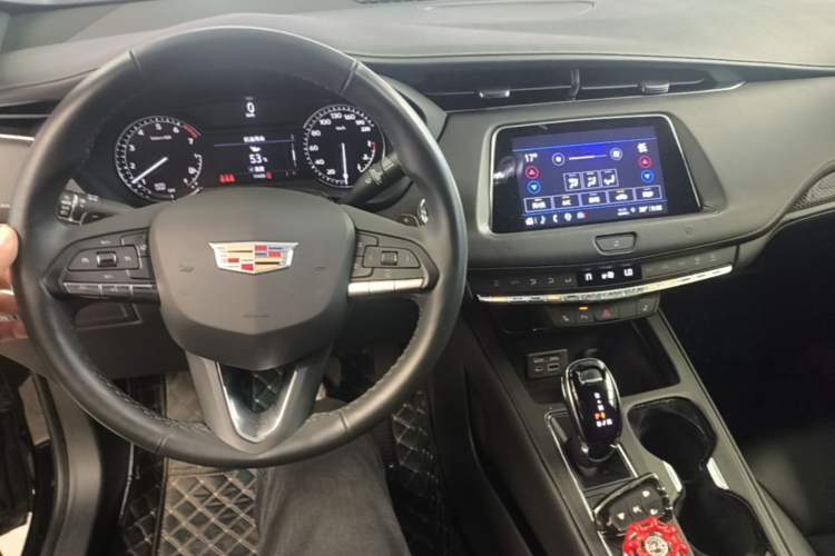 Used Cadillac XT4 2021 28T Two-Wheel Drive Leading Version Center Console