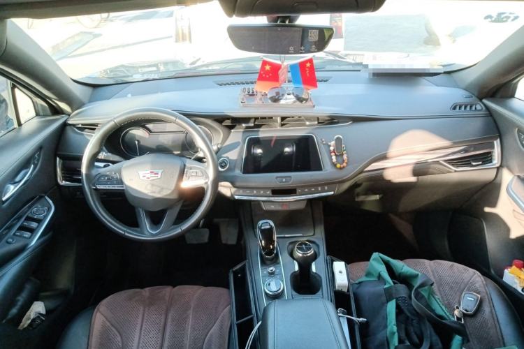 Used Cadillac XT4 2021 28T Two-Wheel Drive Tech Edition Center Console