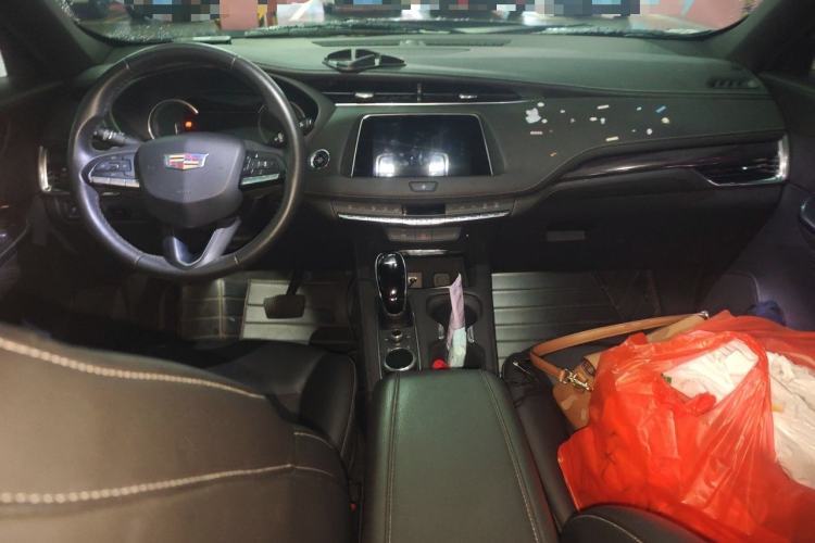 Used Cadillac XT4 2021 28T Two-Wheel Drive Tech Edition Center Console