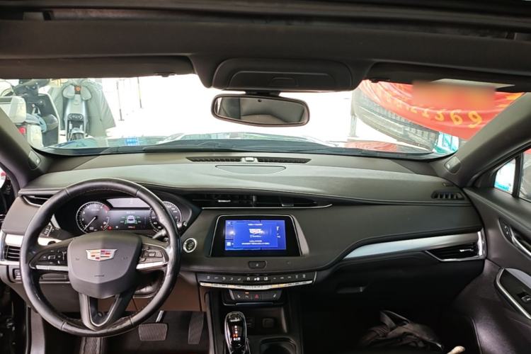 Used Cadillac XT4 2021 28T Two-Wheel Drive Leading Version Center Console