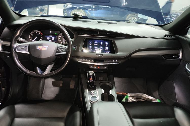 Used Cadillac XT4 2021 28T Two-Wheel Drive Luxury Version Center Console