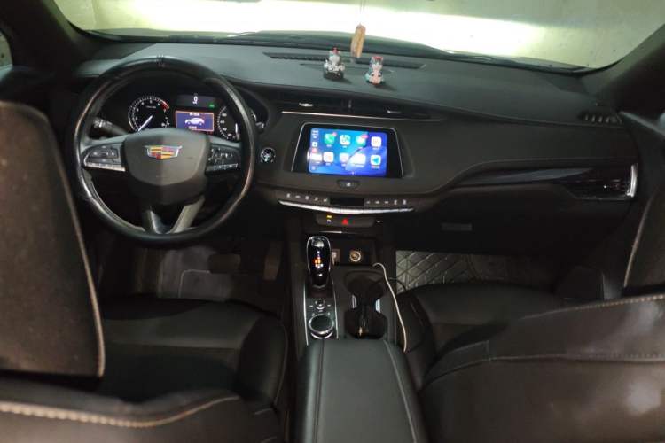Used Cadillac XT4 2021 28T Two-Wheel Drive Tech Edition Center Console