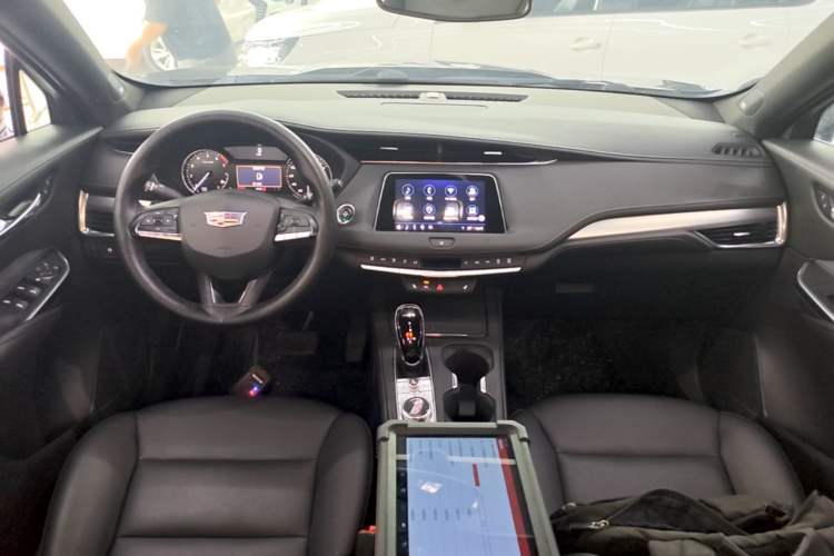 Used Cadillac XT4 2021 28T Two-Wheel Drive Leading Version Center Console