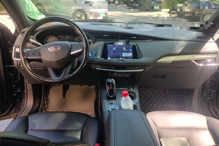 Used Cadillac XT4 2021 28T Two-Wheel Drive Leading Version Center Console