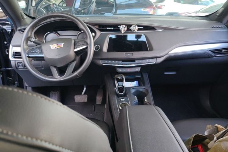 Used Cadillac XT4 2021 28T Two-Wheel Drive Leading Version Center Console