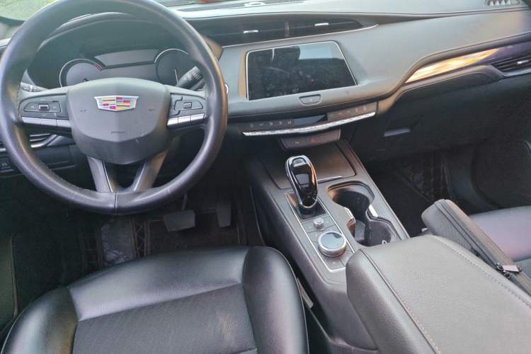 Used Cadillac XT4 2021 28T Two-Wheel Drive Tech Edition Center Console