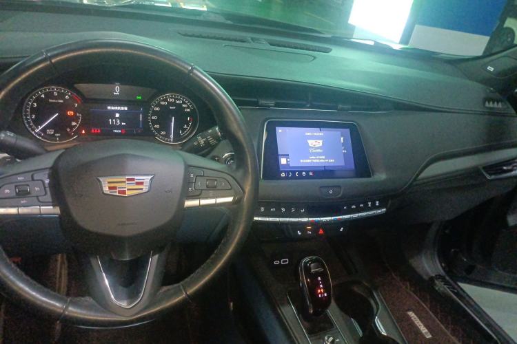 Used Cadillac XT4 2021 28T Two-Wheel Drive Leading Version Center Console