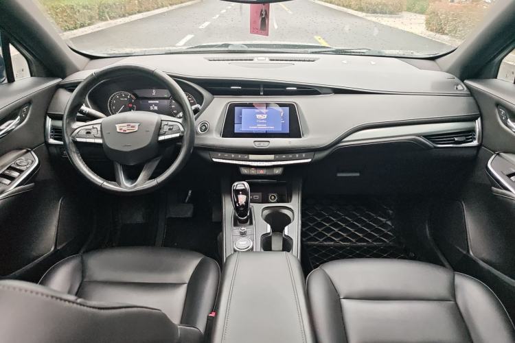 Used Cadillac XT4 2021 28T Two-Wheel Drive Luxury Version Center Console
