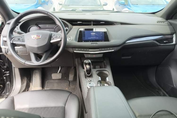 Used Cadillac XT4 2021 28T Two-Wheel Drive Tech Edition Center Console