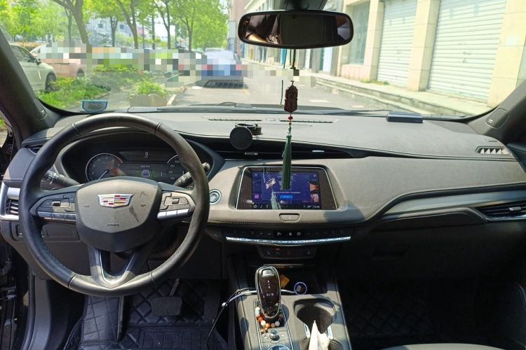 Used Cadillac XT4 2021 28T Two-Wheel Drive Leading Version Center Console