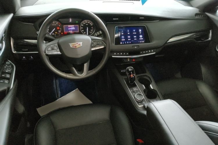 Used Cadillac XT4 2021 28T Two-Wheel Drive Tech Edition Center Console
