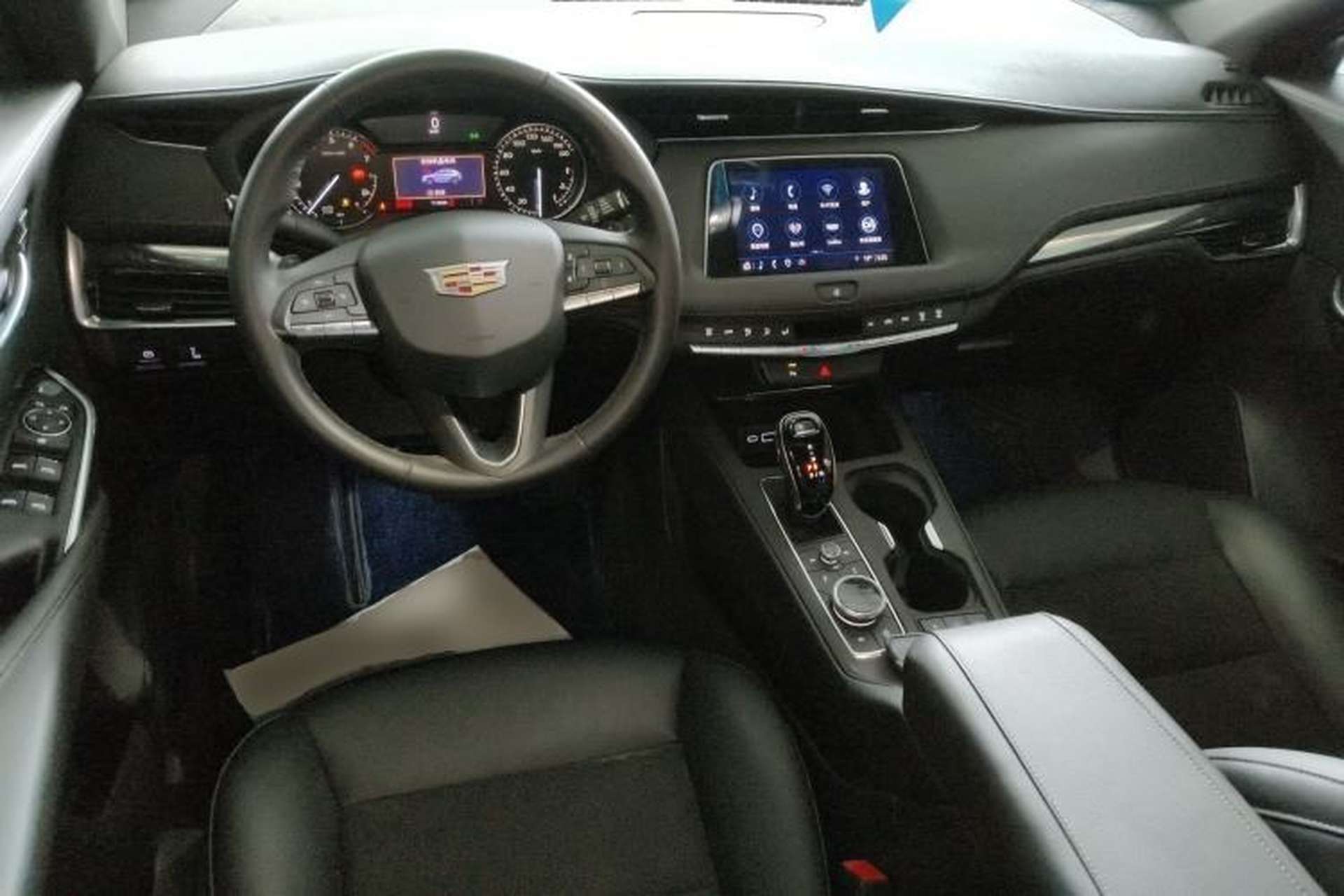 Used Cadillac XT4 2021 28T Two-Wheel Drive Tech Edition Center Console