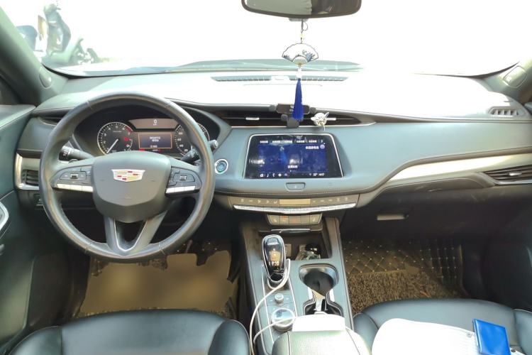 Used Cadillac XT4 2021 28T Two-Wheel Drive Leading Version Center Console