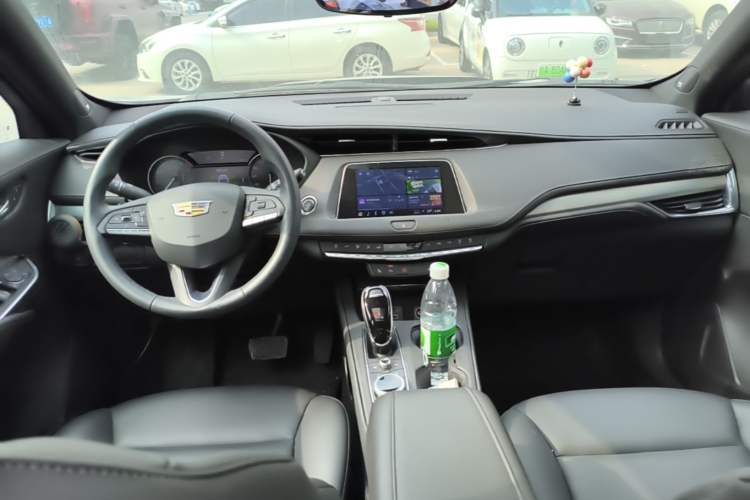 Used Cadillac XT4 2021 28T Two-Wheel Drive Leading Version Center Console