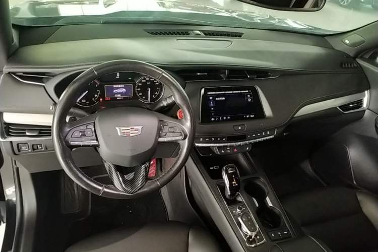 Used Cadillac XT4 2021 28T Two-Wheel Drive Leading Version Center Console