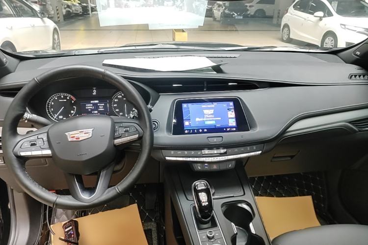 Used Cadillac XT4 2021 28T Two-Wheel Drive Leading Version Center Console