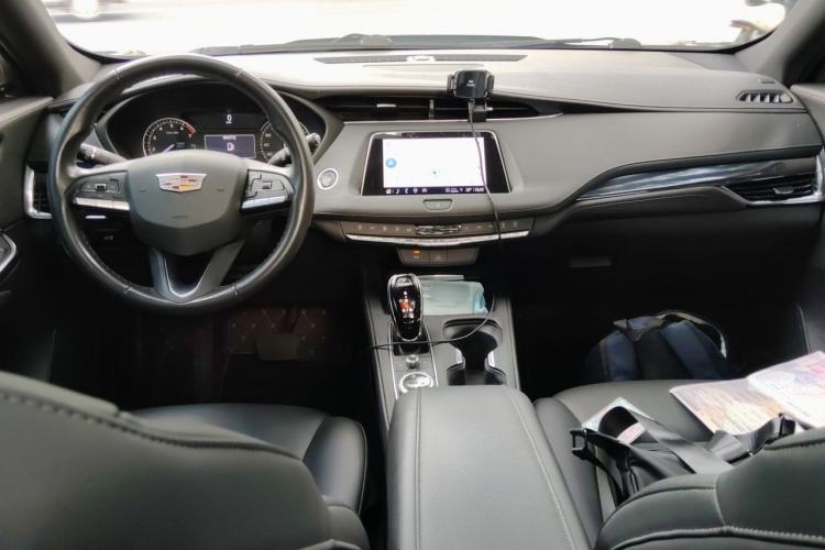 Used Cadillac XT4 2021 28T Two-Wheel Drive Tech Edition Center Console