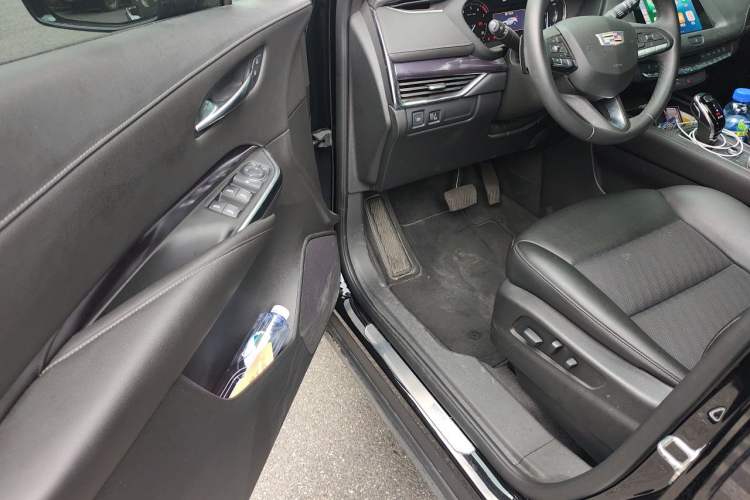 Used Cadillac XT4 2021 28T Two-Wheel Drive Tech Edition Driver Seat