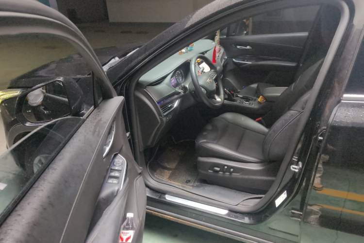 Used Cadillac XT4 2021 28T Two-Wheel Drive Tech Edition Driver Seat