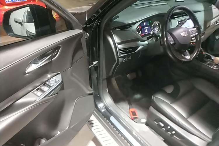 Used Cadillac XT4 2021 28T Two-Wheel Drive Leading Version Driver Seat