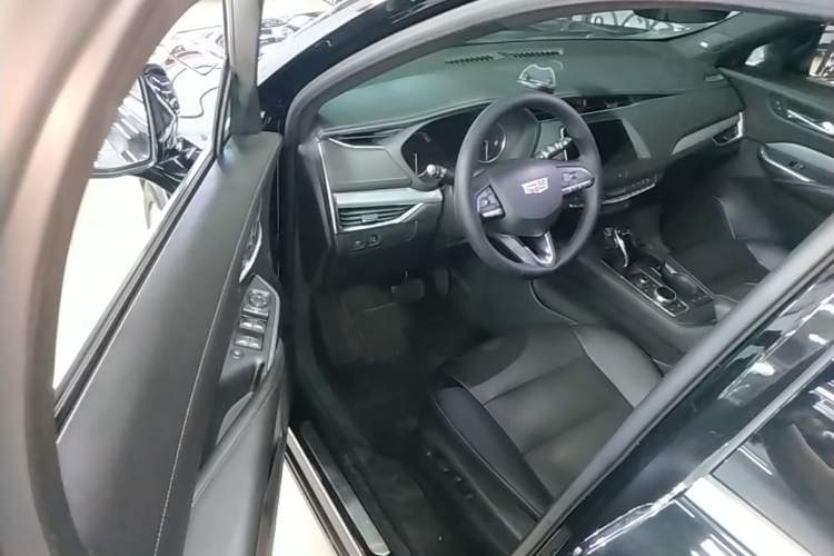 Used Cadillac XT4 2021 28T Two-Wheel Drive Leading Version Driver Seat