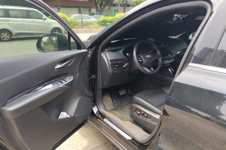 Used Cadillac XT4 2021 28T Two-Wheel Drive Tech Edition Driver Seat